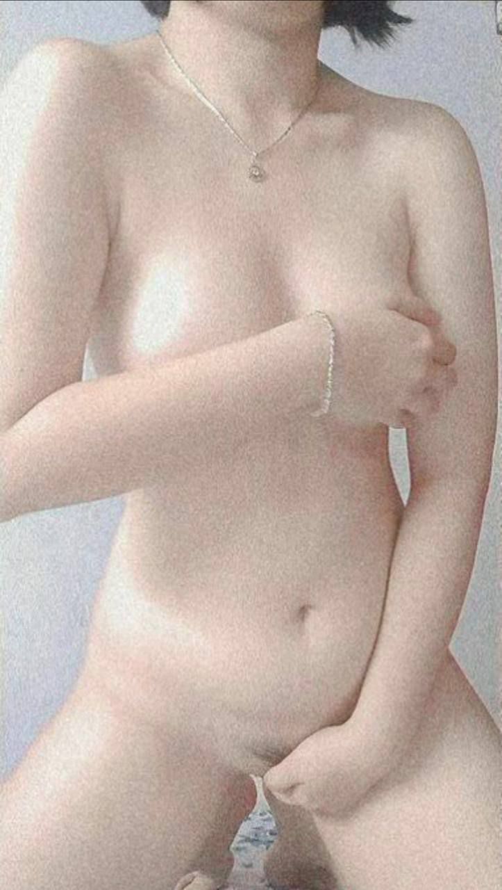 Cô nàng tóc vàng sướng tê lồn cùng cặc bự của tây đen