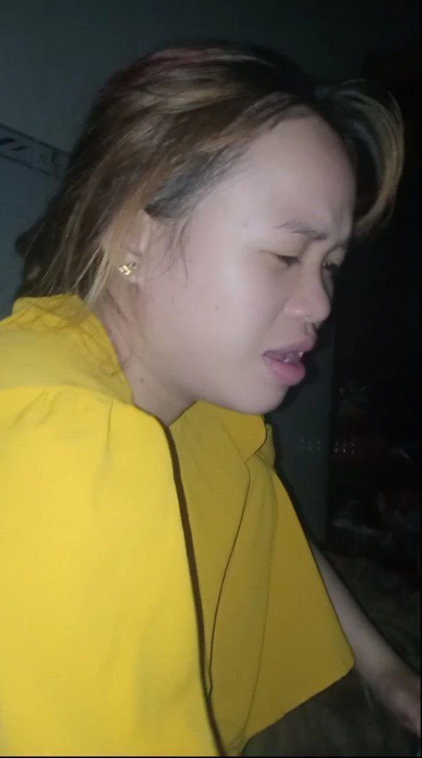 Người phụ nữ lẳng lơ ở trên và cưỡi người phụ nữ một cách dâm đãng, và mỗi cú thúc đều đầy khoái cảm!